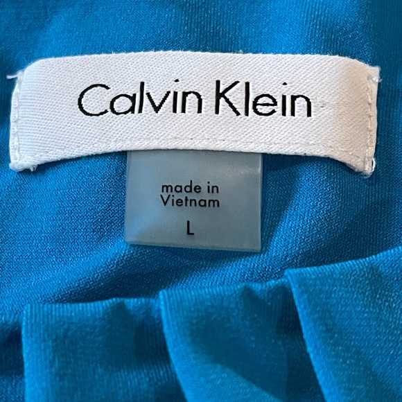 Calvin Klein Sleeveless Floral Blouse Pleated Neckline EUC - Picture 3 of 4